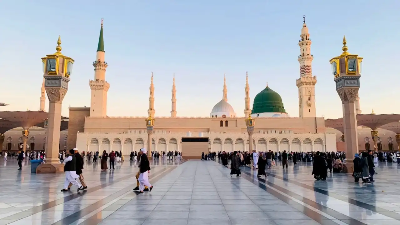 Pilgrims visiting Al Masjid an Nabawi in Madinah Saudi Arabia during Umrah with green dome view by The Dreamial Umrah.
